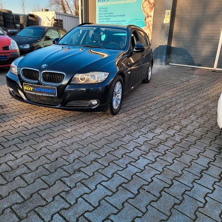 Gebraucht BMW 320 Exclusive 170 PS (125 kW) 2010 Blau Kombi