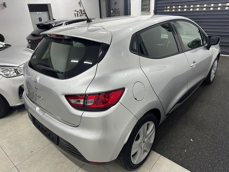 Gebraucht Renault Clio IV Luxe 73 PS (53 kW) 2014 Silber Kleinwagen