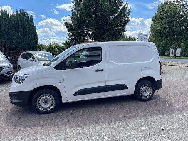 Weiß Gebraucht 2022 Opel Combo Edition Van / Kleinbus | 12.900 € (Guter Preis) - Bild 1/4