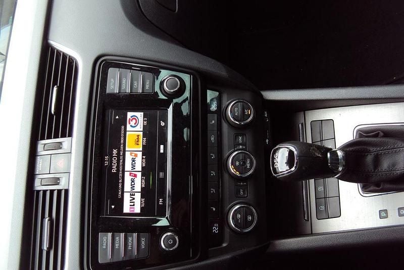 Usado Skoda Octavia Joy 150 HP (110 kW) 2016 Prateado Citadino