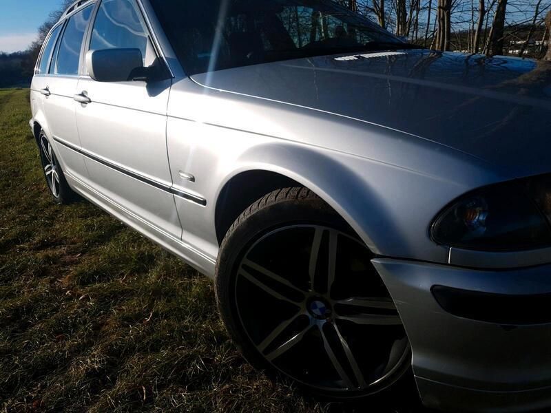 Silber Gebraucht 2001 BMW 320 M Sport Kombi | 2.000 € - Bild 1/4