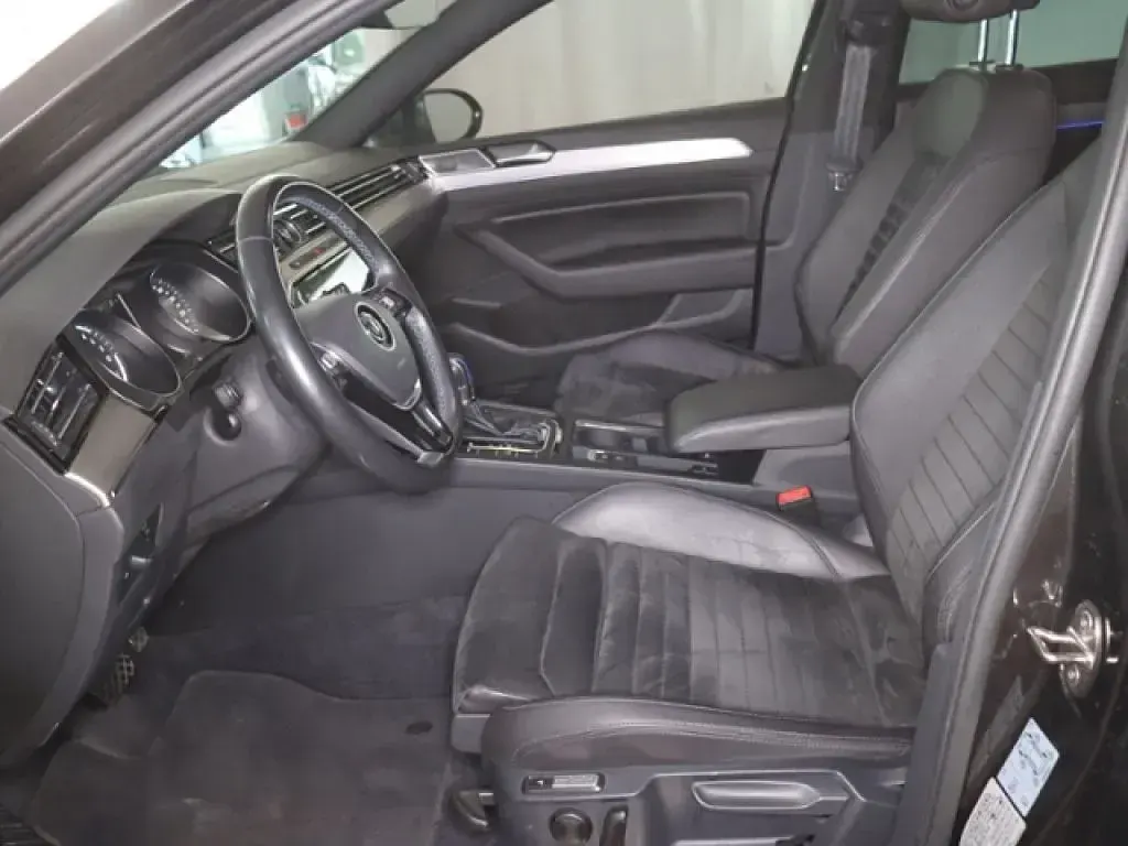 Gebraucht VW Passat 218 PS (160 kW) 2017 Mangangrau metallic (metallic) Kombi