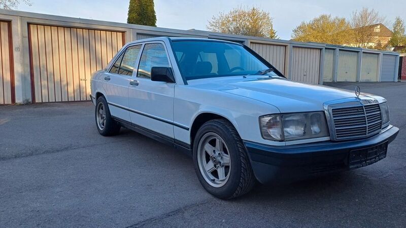Weiß Gebraucht 1987 Mercedes 190 Limousine | 2.200 € - Bild 1/4