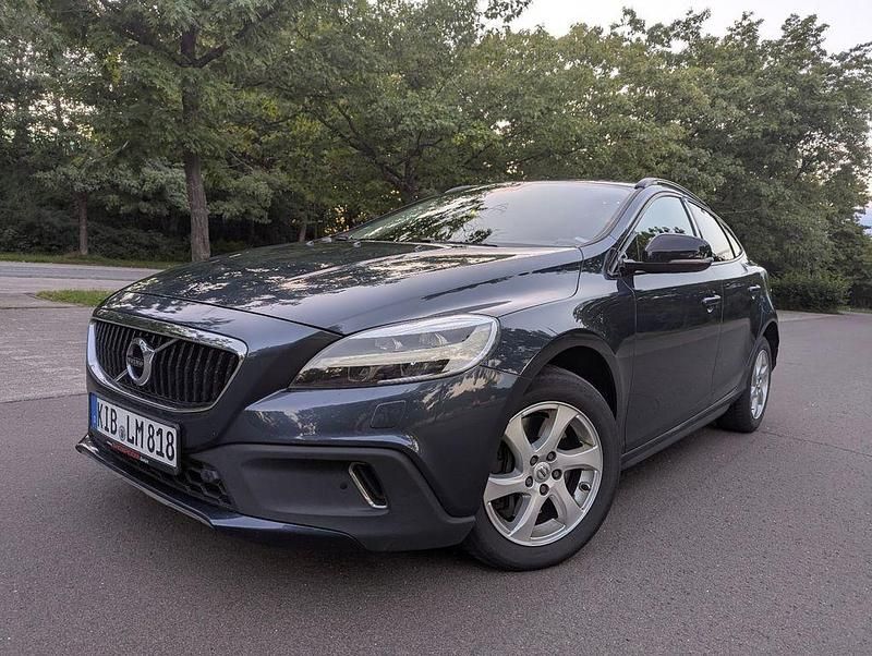 Blau Gebraucht 2016 Volvo V40 CC Summum Kombi | 16.200 € (Fairer Preis) - Bild 1/4