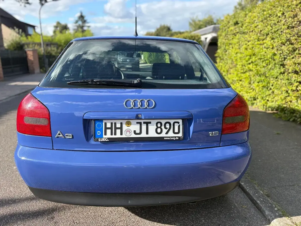 Second-hand Audi A3 Attraction 101 CP (74 kW) 2000 Albastru Hatchback