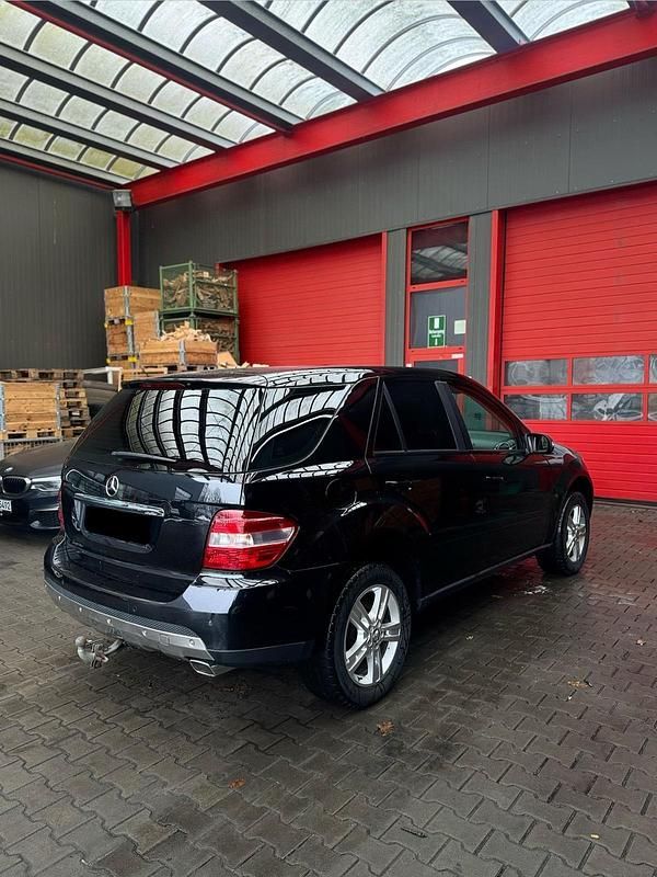 Gebraucht Mercedes ML280 190 PS (139 kW) 2006 Schwarz SUV