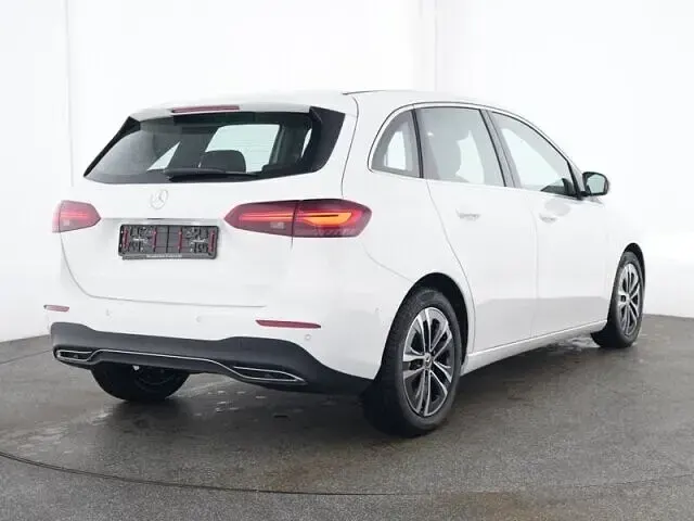 Gebraucht Mercedes B200 Advanced 163 PS (119 kW) 2025 Unilack polarweiß Kleinwagen