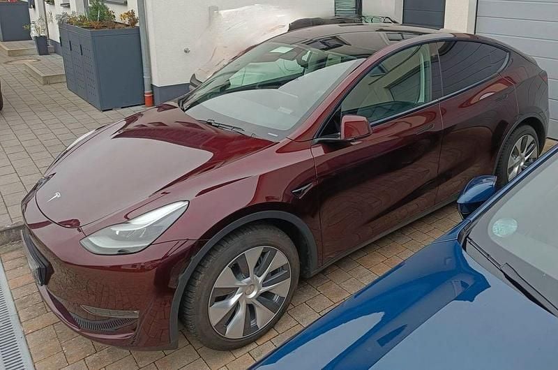 Rot Gebraucht 2023 Tesla Model Y Long Range AWD SUV | 36.000 € (Guter Preis) - Bild 1/4