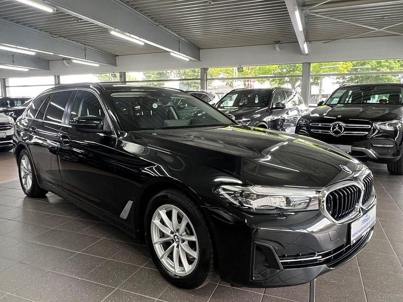 Gebraucht BMW 520 Sport Line 190 PS (139 kW) 2022 Schwarz Kombi