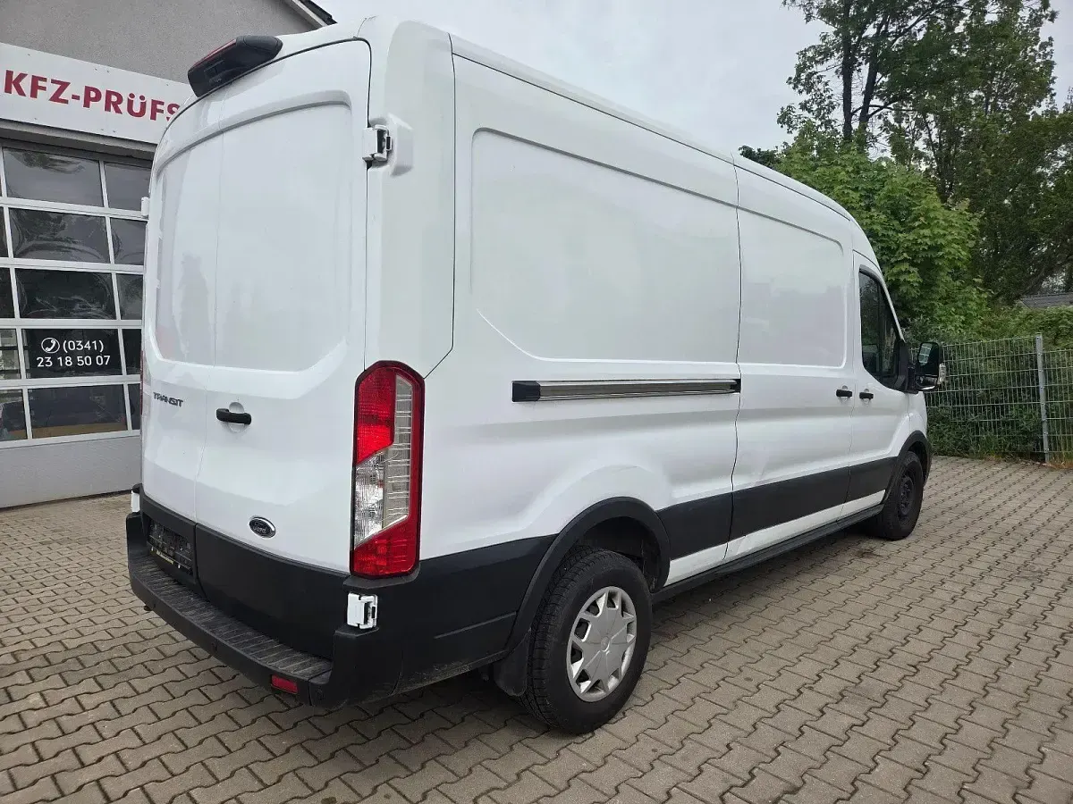 Używany Ford Transit Trend 131 KM (96 kW) 2023 Biały Sedan/Limuzyna