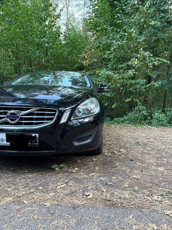 Schwarz Gebraucht 2011 Volvo S60 Kinetic Limousine | 8.300 € (Fairer Preis) - Bild 1/4