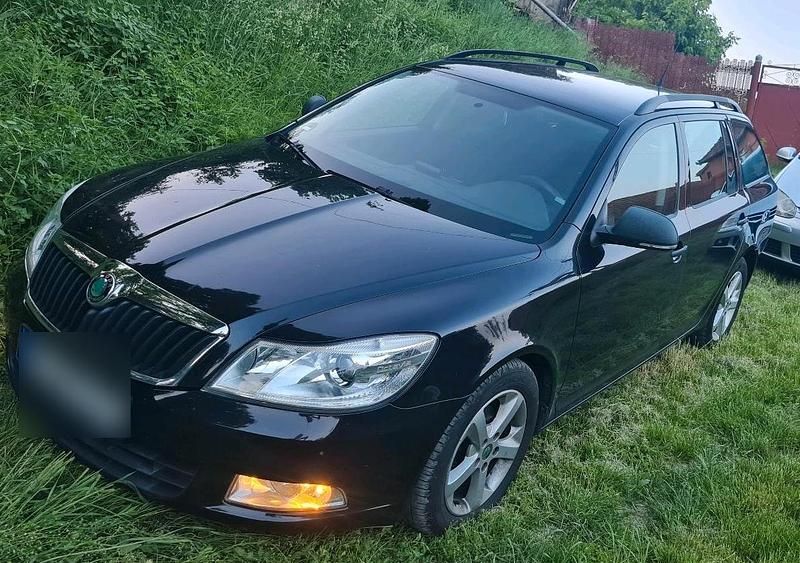 Gebraucht Skoda Octavia 105 PS (77 kW) 2012 Schwarz Kombi