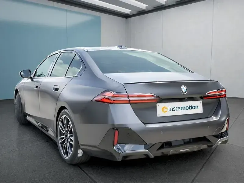 Gebraucht BMW 540 303 PS (222 kW) 2025 Grau Limousine