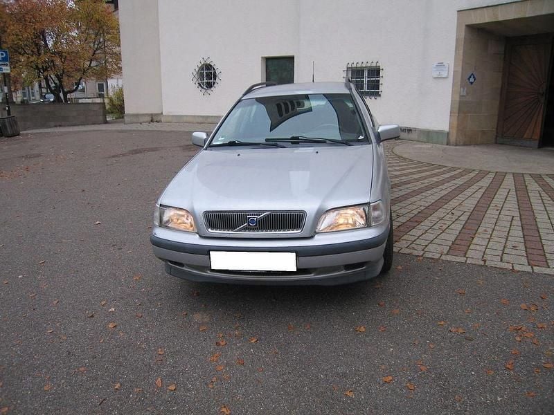 Gebraucht Volvo V40 116 PS (85 kW) 1999 Silber Kombi