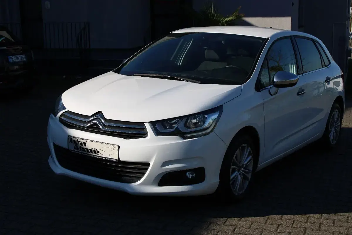 Używany Citroën C4 SELECTION 131 KM (96 kW) 2015 Biały Sedan/Limuzyna