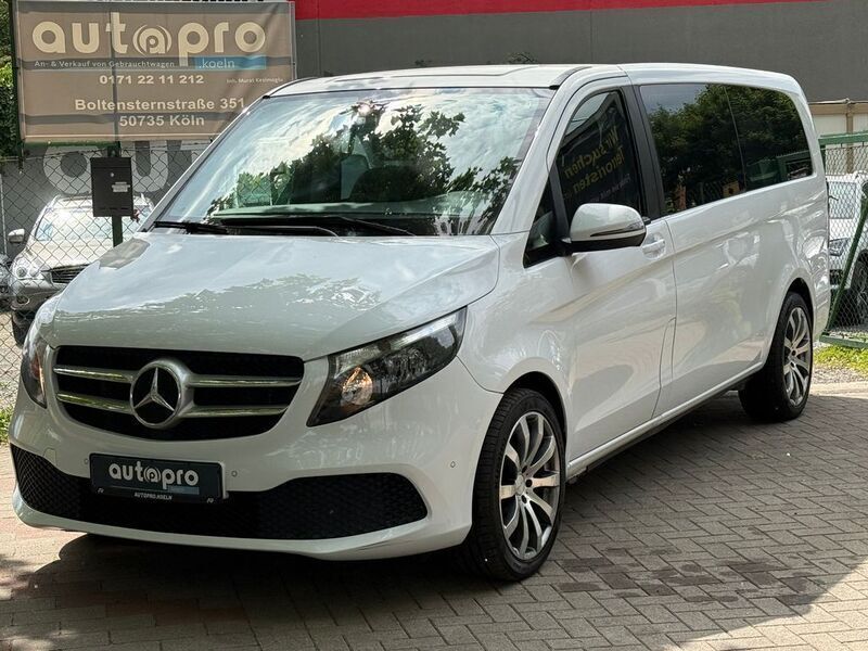 Weiß Gebraucht 2020 Mercedes V220 Van / Kleinbus | 20.850 € (Guter Preis) - Bild 1/4