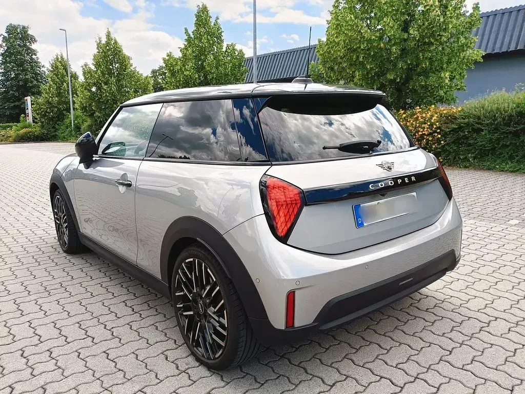 Gebraucht Mini Cooper Favoured 156 PS (114 kW) 2024 Silber Kleinwagen