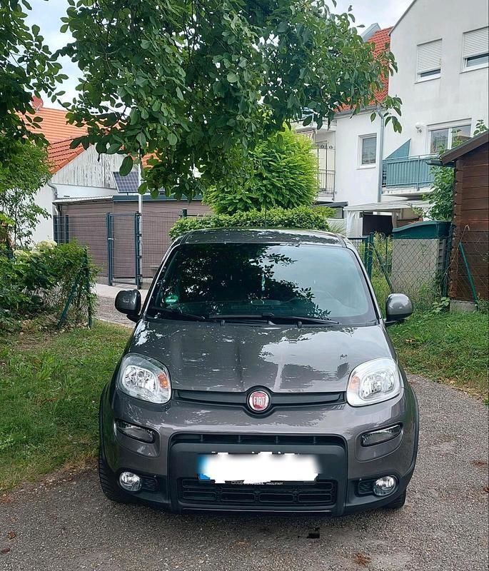 Grau Gebraucht 2022 Fiat Panda Sport Kleinwagen | 12.200 € (Fairer Preis) - Bild 1/4