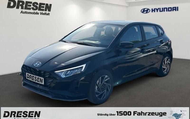 Schwarz Neu 2025 Hyundai i20 Trend Limousine | 24.690 € (Fairer Preis) - Bild 1/4