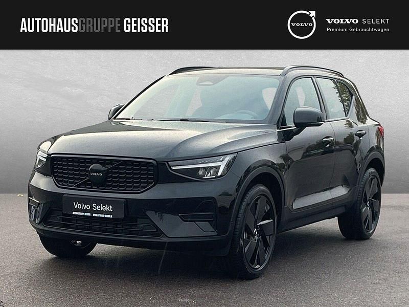 Neu Volvo XC40 Plus 163 PS (119 kW) 2025 Onyx schwarz SUV