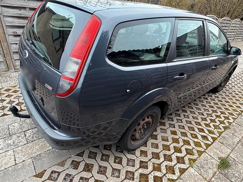 Gebraucht Ford Focus 109 PS (80 kW) 2006 Grau Kombi