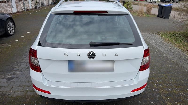 Gebraucht Skoda Octavia Style 150 PS (110 kW) 2017 Weiß Kombi