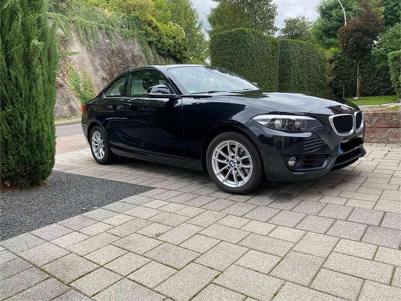 Schwarz Gebraucht 2019 BMW 218 Advantage Coupé | 14.990 € (Fairer Preis) - Bild 1/4