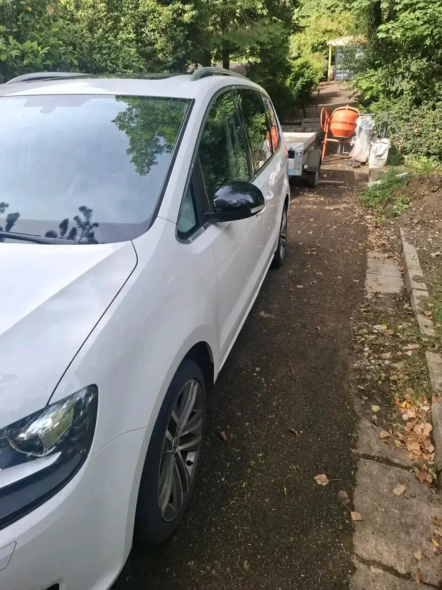 Gebraucht VW Sharan 140 PS (102 kW) 2012 Weiß Van / Kleinbus
