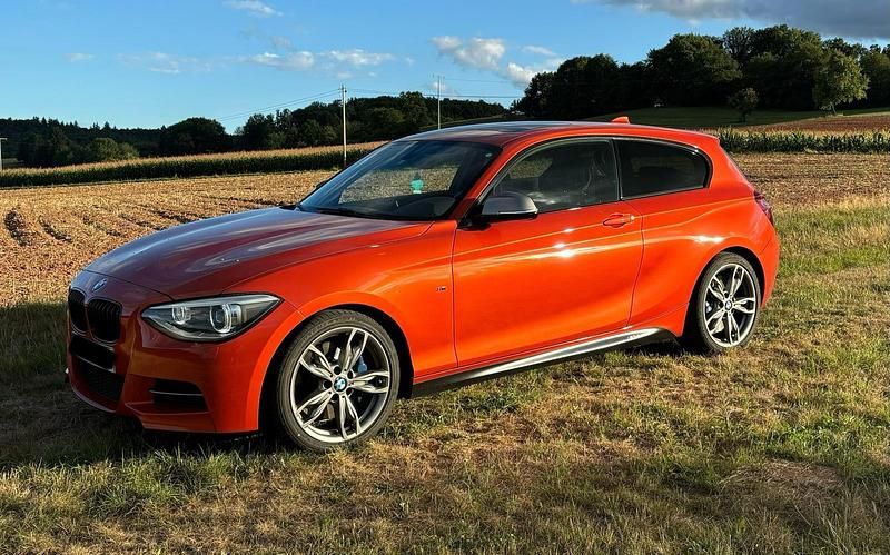 Orange Gebraucht 2015 BMW M135 M Performance Kleinwagen | 22.500 € (Guter Preis) - Bild 1/4