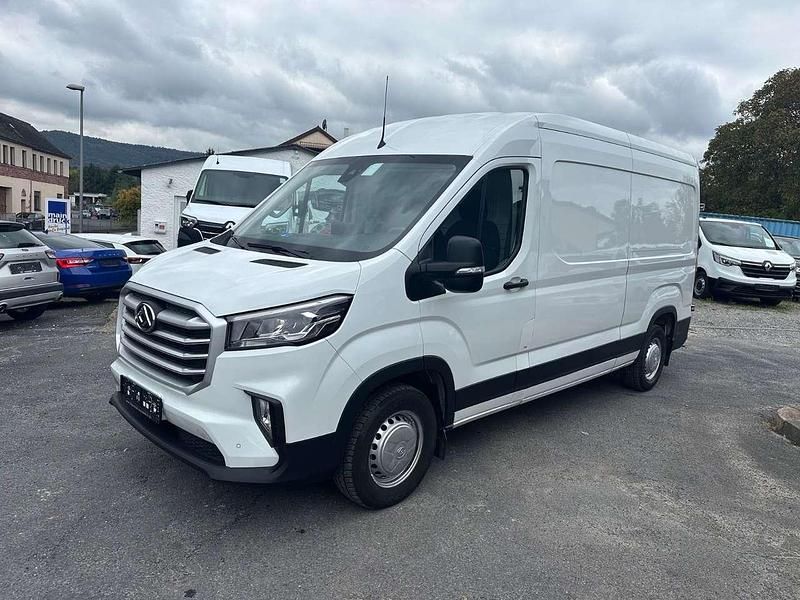 Second-hand Maxus V90 148 CP (108 kW) 2023 Alb Van
