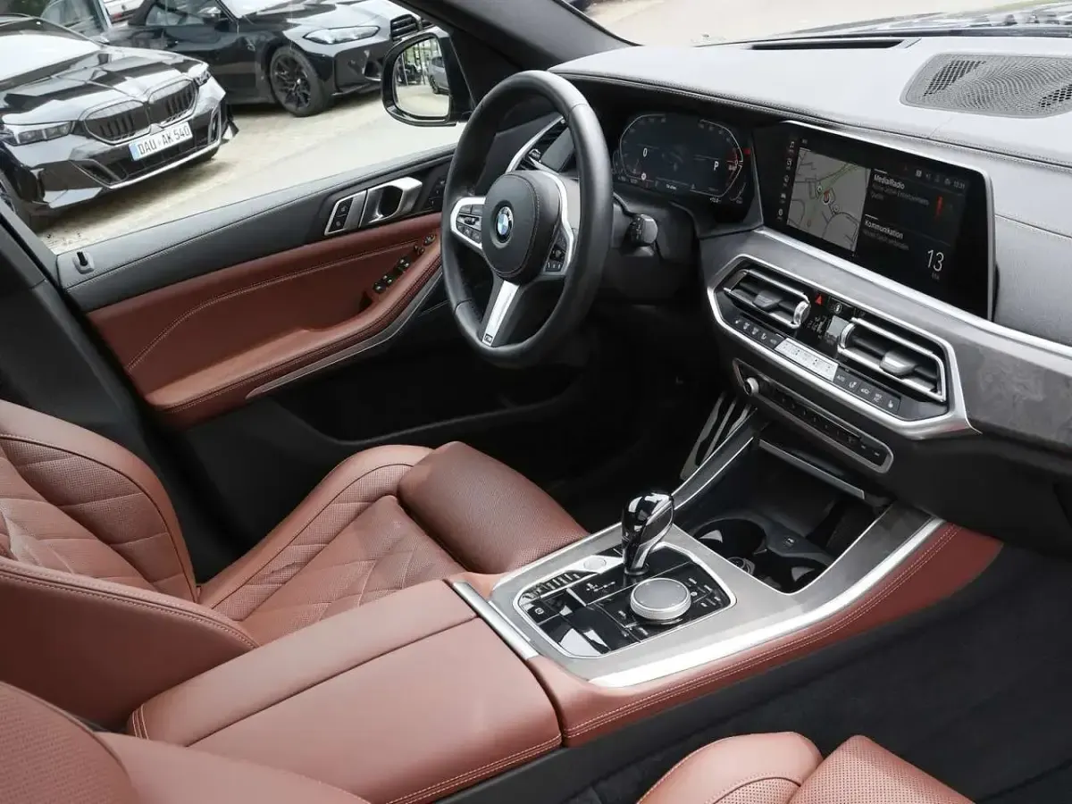 Gebraucht BMW X5 M Sport 340 PS (250 kW) 2023 Black sapphire SUV