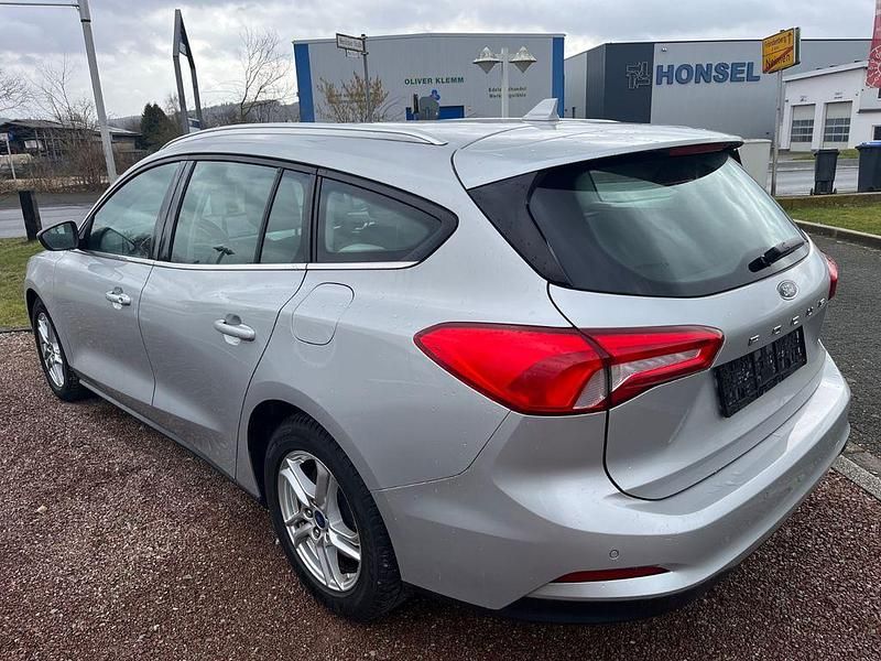 Gebraucht Ford Focus Cool & Connect 125 PS (91 kW) 2021 Silber Limousine