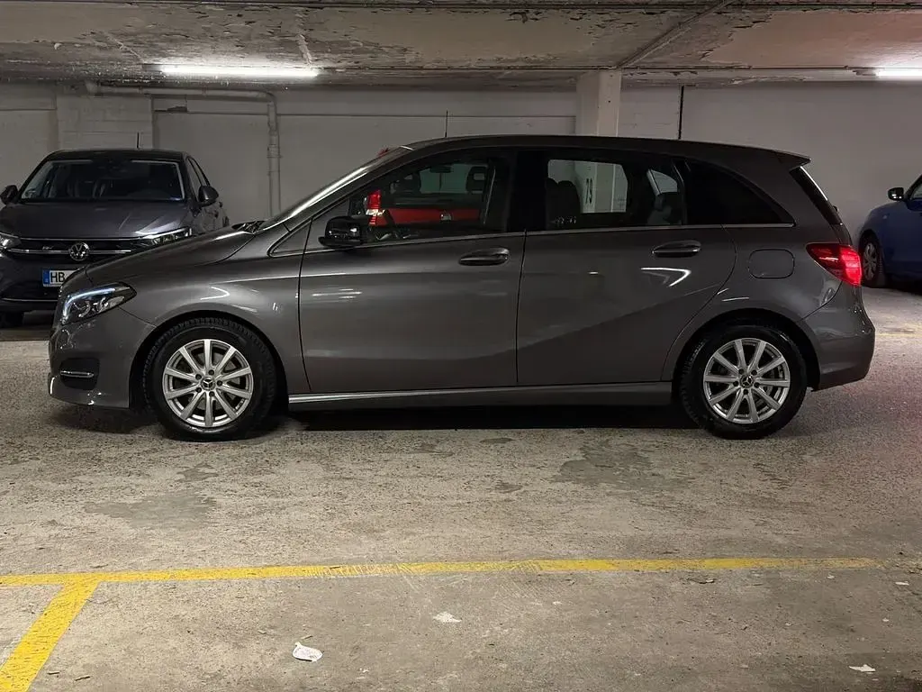 Gebraucht Mercedes B200 AMG line 136 PS (100 kW) 2017 Grau Van / Kleinbus