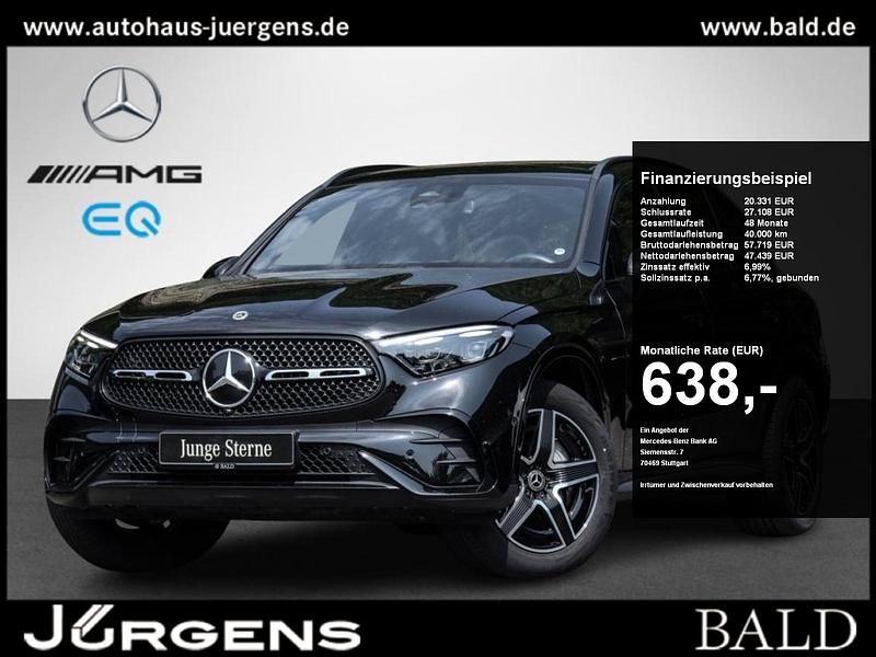 Schwarz obsidianschwarz metall Gebraucht 2024 Mercedes GLC300e AMG SUV | 65.150 € (Fairer Preis) - Bild 1/4