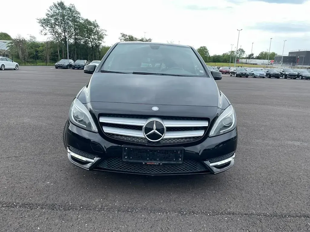 Gebraucht Mercedes B250 211 PS (155 kW) 2014 Schwarz Kleinwagen