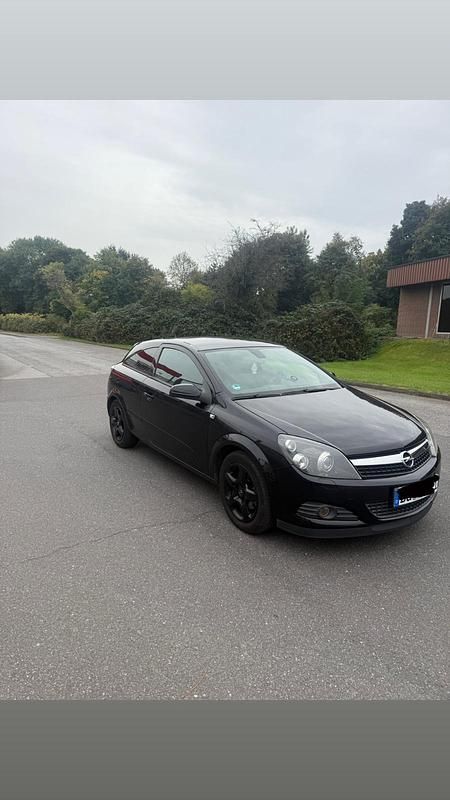 Schwarz Gebraucht 2008 Opel Astra GTC Coupé | 2.000 € (Guter Preis) - Bild 1/4