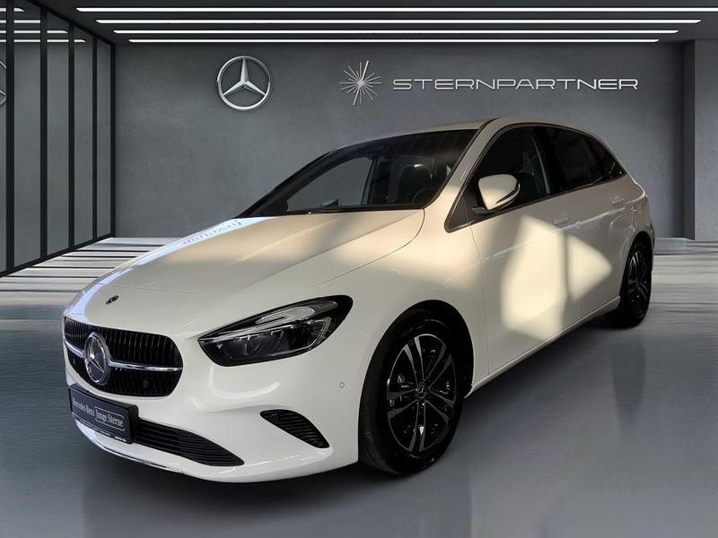 Gebraucht Mercedes B200 Progressive 163 PS (119 kW) 2025 Weiß Van / Kleinbus