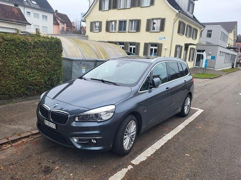 Grau Gebraucht 2017 BMW 220 Gran Tourer Luxury Line Van / Kleinbus | 13.000 € (Fairer Preis) - Bild 1/4