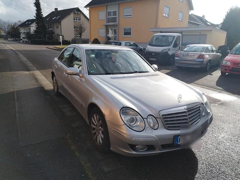 Gebraucht Mercedes E220 2007 Silber Limousine