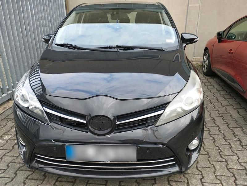 Gebraucht Toyota Verso 112 PS (82 kW) 2015 Schwarz Van / Kleinbus