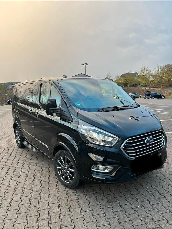 Gebraucht Ford Tourneo Titanium 185 PS (136 kW) 2021 Schwarz Van / Kleinbus