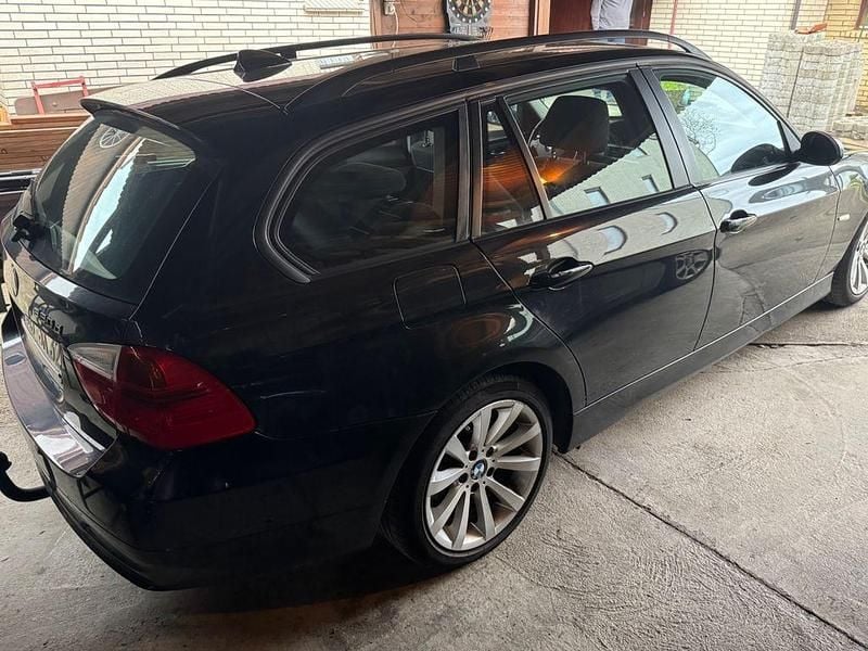 Gebraucht BMW 320 177 PS (130 kW) 2007 Schwarz Kombi