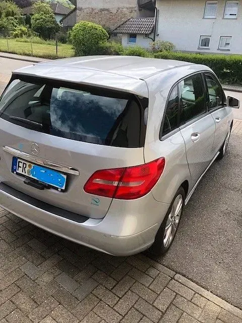 Gebraucht Mercedes B180 122 PS (89 kW) 2013 Grau Van / Kleinbus