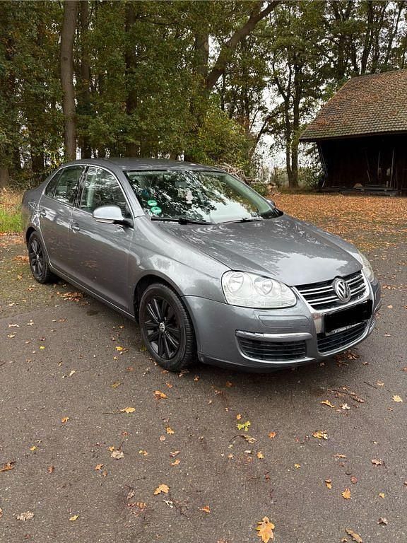 Grau Gebraucht 2005 VW Jetta Comfortline Limousine | 1.500 € (Superpreis) - Bild 1/4