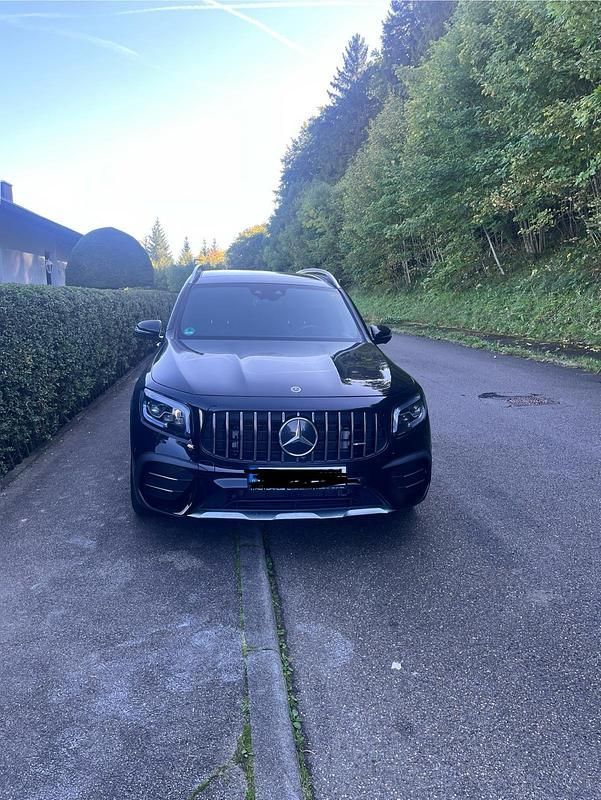 Schwarz Gebraucht 2021 Mercedes GLB35 AMG SUV | 45.000 € (Etwas zu teuer) - Bild 1/4