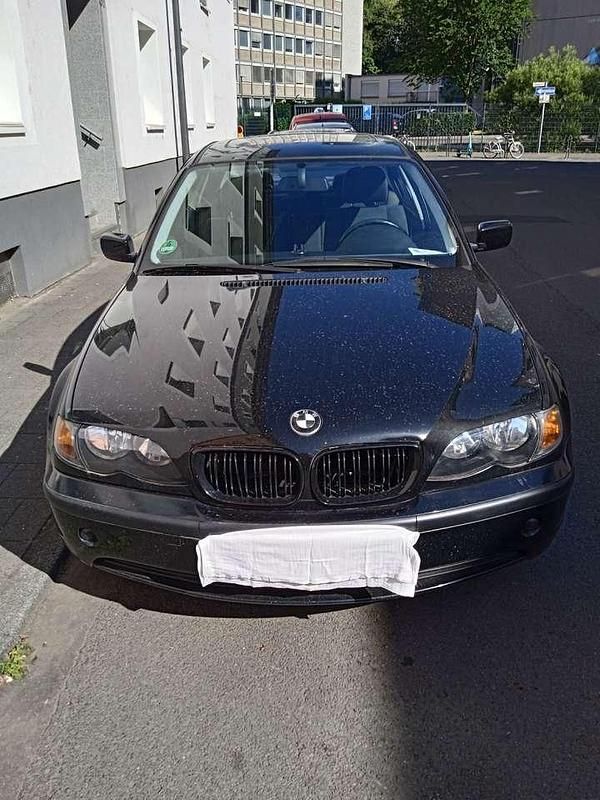 Schwarz Gebraucht 2004 BMW 318 Sport Line Limousine | 2.700 € (Guter Preis) - Bild 1/4