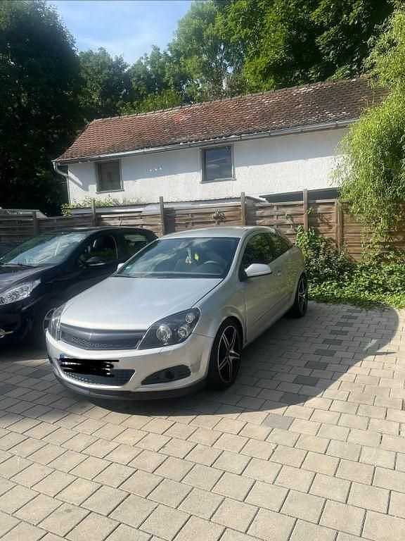 Grau Gebraucht 2008 Opel Astra GTC Edition Limousine | 1.950 € (Superpreis) - Bild 1/4