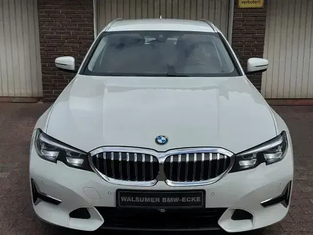 Gebraucht BMW 320 Luxury Line 190 PS (139 kW) 2022 Blau Kombi