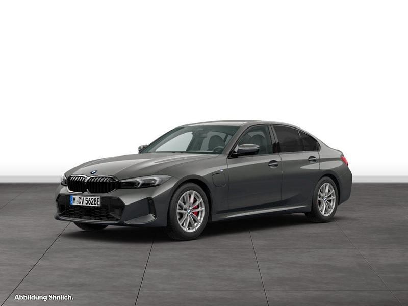 Grau Gebraucht 2025 BMW 330e Limousine | 58.919 € - Bild 1/3