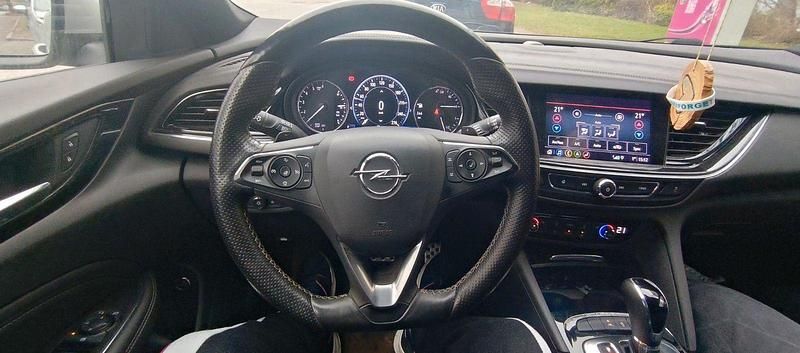 Gebraucht Opel Insignia Business 170 PS (125 kW) 2018 Silber Kombi